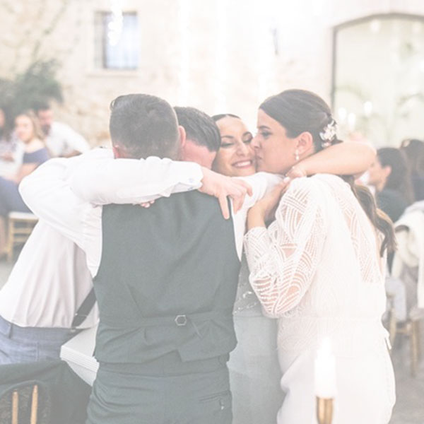 Ideas de regalos personIdees de regals personalitzats per a sorprendre a padrins i testimonis el dia del casamentlizados para sorprender a padrinos y testigos el d&iacute;a de la boda